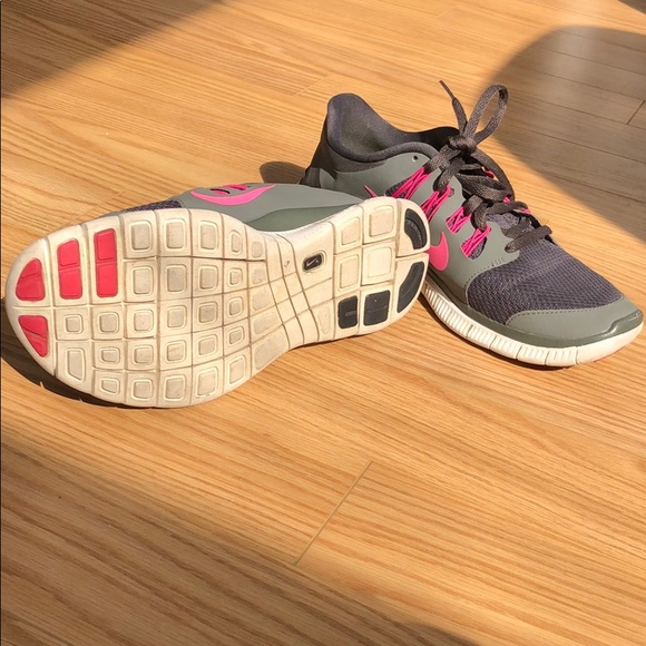 Nike Grey Sneakers - Picture 2 of 3